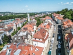 Straßensicht - Große Altbau- Etage mit sep. 1-Zi. Apartment und Stellplatz. WG-tauglich!
