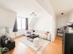Wohnzimmer - Moderne 2,5-Zimmer-Wohnung mit EBK über den Dächern des beliebten Heusteigviertels