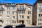 Hausansicht - Moderne 2,5-Zimmer-Wohnung mit EBK über den Dächern des beliebten Heusteigviertels