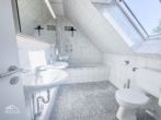 Badezimmer - Maisonette-Traum mit zwei Sonnenbalkonen – Stilvolles Wohnen in Stuttgart-Kaltental