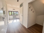 Eingang - Maisonette-Traum mit zwei Sonnenbalkonen – Stilvolles Wohnen in Stuttgart-Kaltental