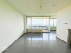 Wohnzimmer - 18. Stock und Balkon nach Süden! Attraktive 3,5-Zimmer Gelegenheit im Asemwald!