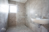 Badezimmer - Hochwertige 3-Zimmerwohnung mit EBK,Balkon und Aussenstellplatz in toller Lage