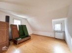 Wohnzimmer - Sonnige Maisonettewohnung mit zwei Bädern und zwei Terrassen in Stuttgart-Feuerbach!