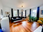 Wohnen - Charmante 2,5 Zimmer-Altbau-Wohnung mit EBK und Balkon
