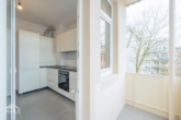 Küche und Balkon - Neuwertige 3- Zimmerwohnung mit EBK und Balkon im belieben Heusteigviertel