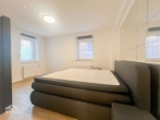 Schlafzimmer - Möblierte 2-Zimmer-Wohnung mit Einbauküche im beliebten Stuttgarter Westen!