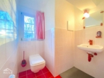 Badezimmer - Hochwertige 2,5-Zimmer Dachgeschosswohnung mit EBK und Balkon in toller Lage