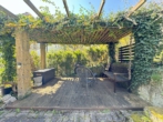 Terrasse mit Pergola - Sehr gepflegtes und selbst bewohnbares Mehrfamilienhaus in sonniger und idyllischer Lage!