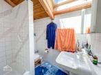 Badezimmer DG - Großzügiges Einfamilienhaus inkl. Einliegerwohnung mit traumhafter Aussicht in ruhiger Lage.