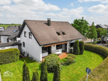 Sonniges 1- 2 Familienhaus mit großem Garten und Garage!, 71154 Nufringen, Einfamilienhaus