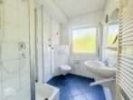 Badezimmer - Modernisierte 3-Zimmerwohnung mit EBK, Terrasse und Garten!