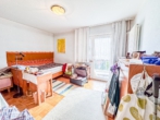 Hochparterre rechts - Schlafzimmer - Gepflegtes 6-Parteienhaus mit Garten in unmittelbarer Nähe der Weinberge!