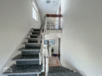 Treppenhaus - Gepflegtes 2- 3 Parteienhaus mit Doppelgarage und Potenzial zum Ausbau!