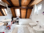 Badezimmer 1 - Großzügige Maisonette-Wohnung mit 2 Bädern und EBK