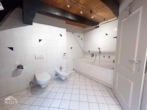 Badezimmer 2 - Großzügige Maisonette-Wohnung mit 2 Bädern und EBK
