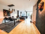 Wohn-Essbereich - Hochwertiges, einzugsbereites Reihenendhaus mit Terrasse und Carports.