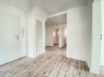 Flur - Helle 3,5 Zimmerwohnung in zentraler Lage!