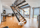 Wohnzimmer - Neuwertige Luxuswohnung mit Terrasse und Einbauküche
