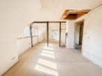 Dachgeschoss - Wohnzimmer - Entkerntes Zweifamilienhaus mit Terrassengarten, Doppelgarage und toller Aussicht!