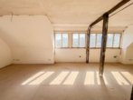 Dachgeschoss - Wohnzimmer - Entkerntes Zweifamilienhaus mit Terrassengarten, Doppelgarage und toller Aussicht!