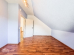 Raum 2 - 2nd room - Helles Einfamilienhaus mit Garten, EBK und Garage – Beautiful house with garden, kitchen and garage!