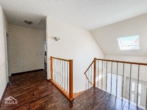 Flur (1. Stock) - corridor (1st floor) - Helles Einfamilienhaus mit Garten, EBK und Garage – Beautiful house with garden, kitchen and garage!