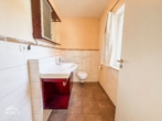 Gäste-WC - guest toilet - Helles Einfamilienhaus mit Garten, EBK und Garage – Beautiful house with garden, kitchen and garage!