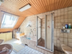 2.OG - Großzügiges Mehrfamilienhaus in zentraler Lage mit Ausbaupotenzial!