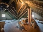 Dachboden - Großzügiges Mehrfamilienhaus in zentraler Lage mit Ausbaupotenzial!