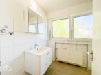Badezimmer - Helle, modernisierte 3-Zimmer-Wohnung mit Balkon und Einbauküche