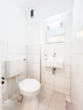 Separates WC - Helle, modernisierte 3-Zimmer-Wohnung mit Balkon und Einbauküche