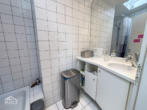 Bad oben - Zentral, geräumig, hell – schöne 3-Zimmer-Dachgeschosswohnung mit Balkon und Stellplatz