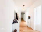 Flur und Eingangsbereich - Lichtdurchflutete 4-Zimmer-Dachgeschosswohnung im Herzen des Stuttgarter Westens!