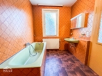 OG- Bad - Sonniger 3-Parteien Altbau, auch als Einfamilienhaus oder Mehrgenerationenhaus nutzbar!