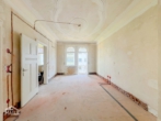 Wohnzimmer - Hochwertige, sanierte 3,5 Zimmerwohnung mit EBK und 2 Balkonen im beliebten Stuttgarter Westen!