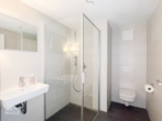 Badezimmer - Neuwertige 1-Zimmer-Wohnung – Möbliert, barrierefrei und mit Einbauküche