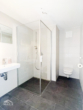 Badezimmer - Neuwertige 1-Zimmer-Wohnung – Möbliert, barrierefrei und mit Einbauküche